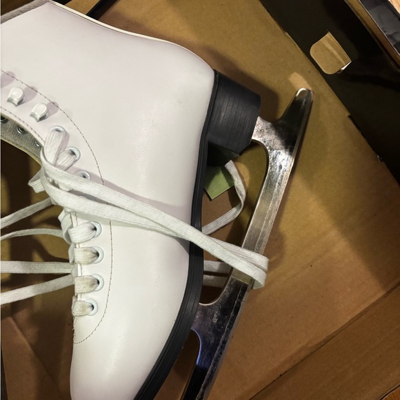 Jackson by Cameo White Ice Skates - Picture 7 of 9